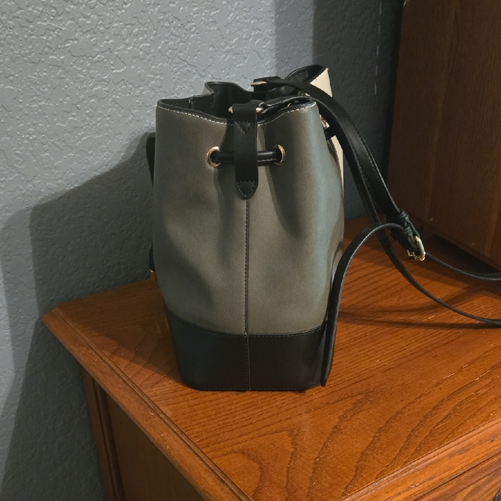 Calvin Klein Cream and Green/Gray Shoulder Bag - Picture 5 of 5